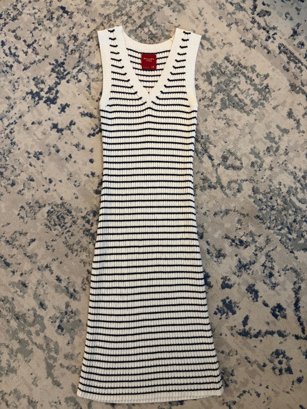 Sleeveless V-Neck Ribbed Knit Stripe Dress - White & Black